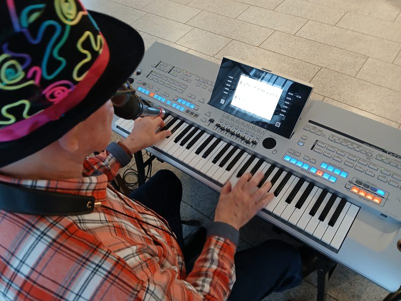 Musiker am Keyboard