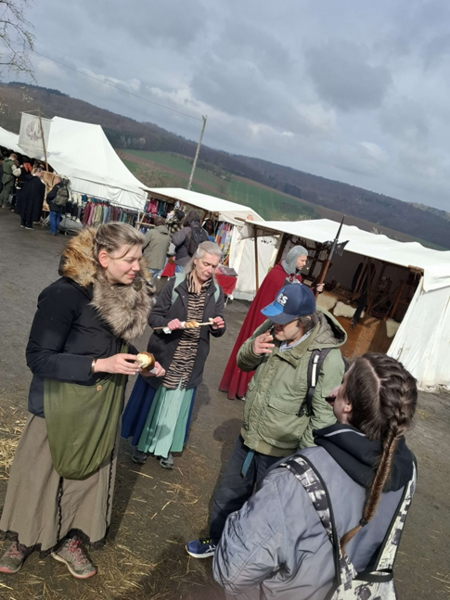 Besuch des Mittelaltermarkts auf der Burg Ronneburg