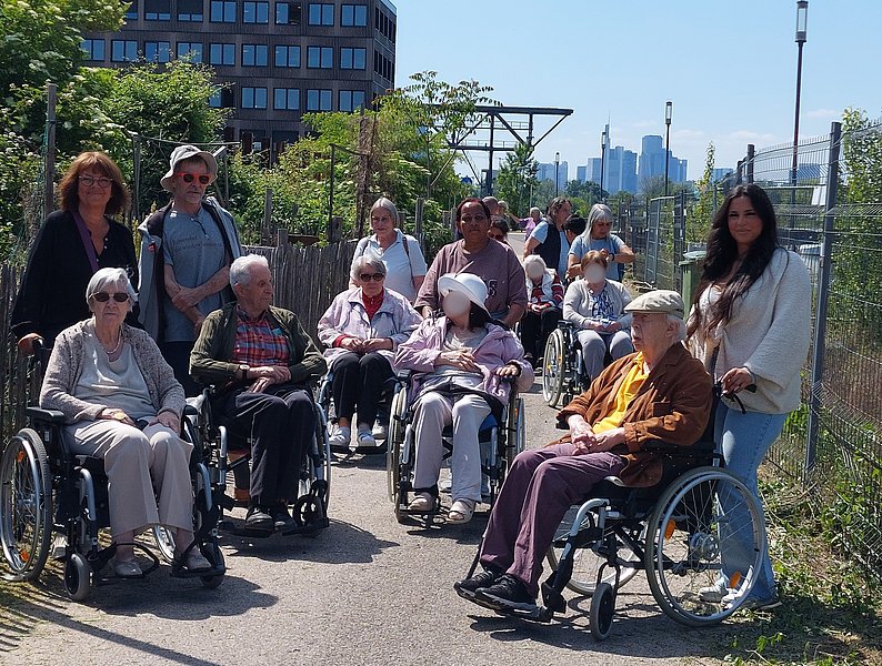 Auf dem Weg ins Eiscafé